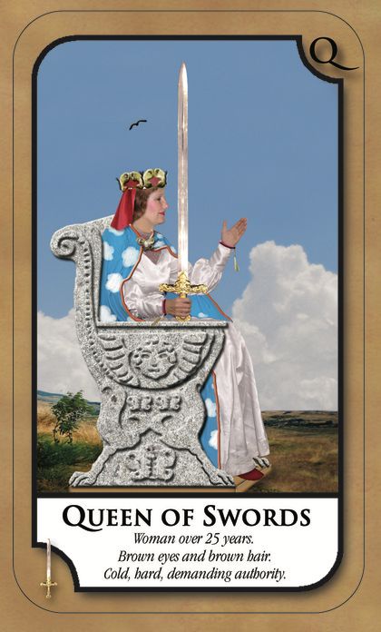 Tarotkaart 'Koningin van Zwaarden'